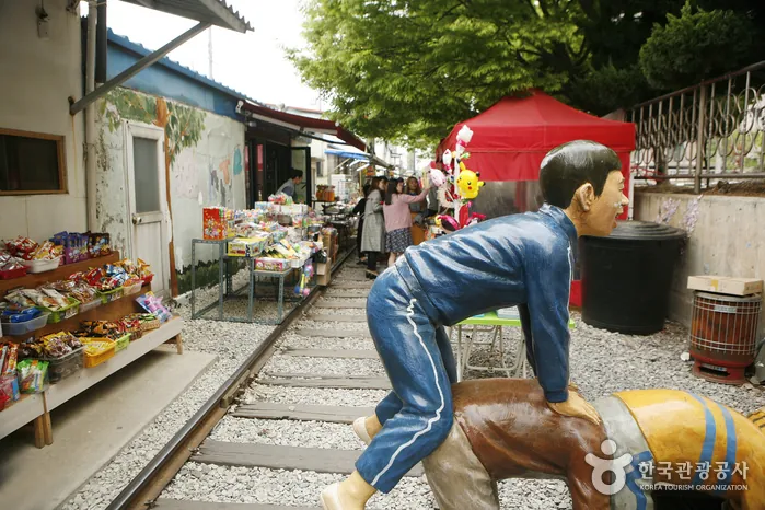 경암동 철길마을